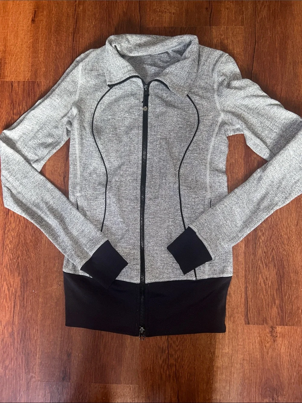 Lululemon Nice Asana Scuba Style Jacket Gray Black Herringbone - Women’s 4 - Picture 2 of 5
